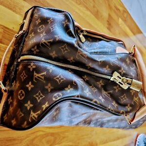 Louis Vuitton Carrage On Luggage